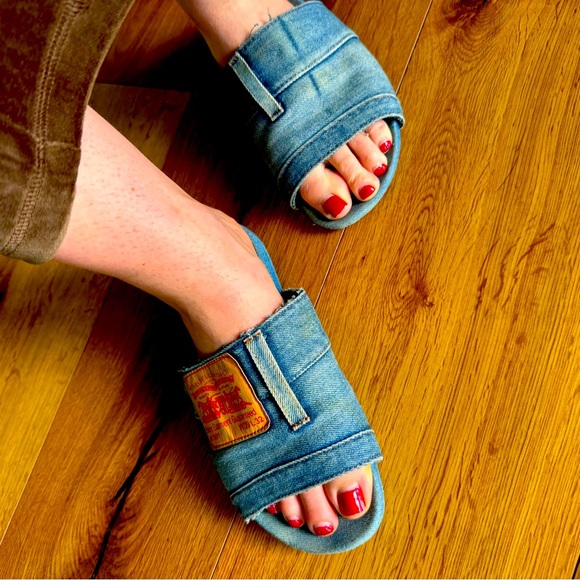 Levi’s 501 washed denim slippers - Picture 2 of 4